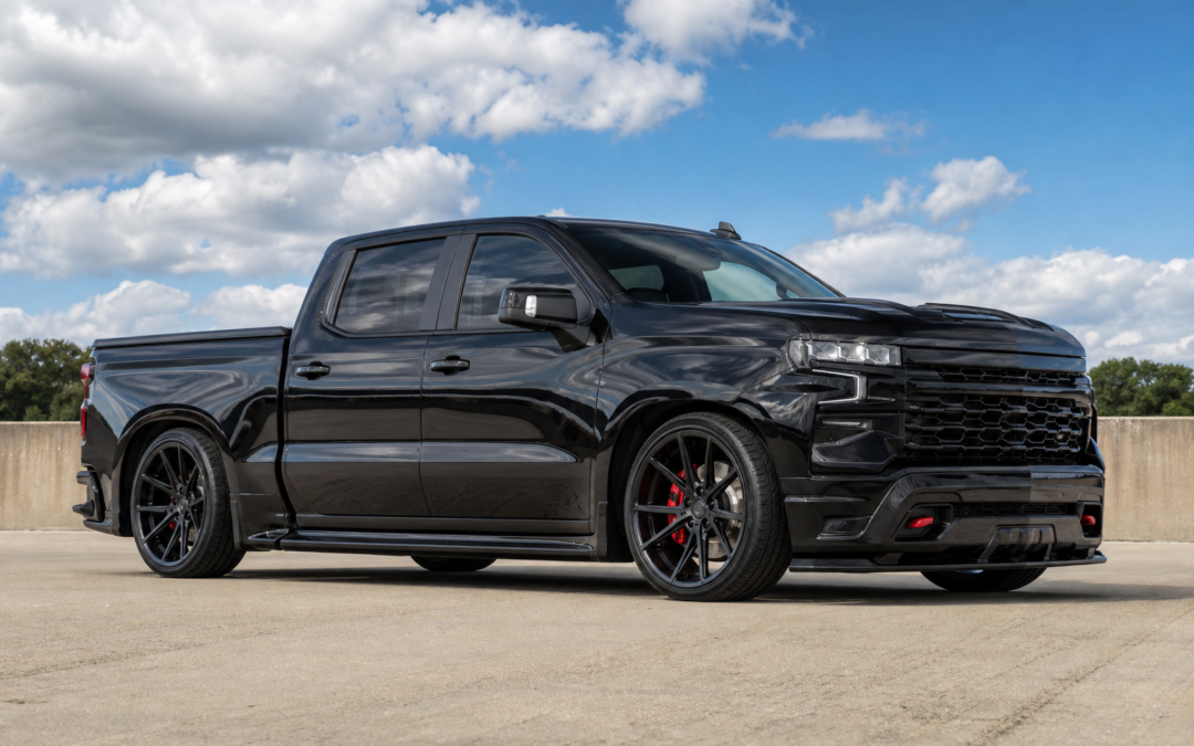Fox Factory Black Widow SR Turns the Silverado 1500 Into a Lowered 675-HP Street Truck