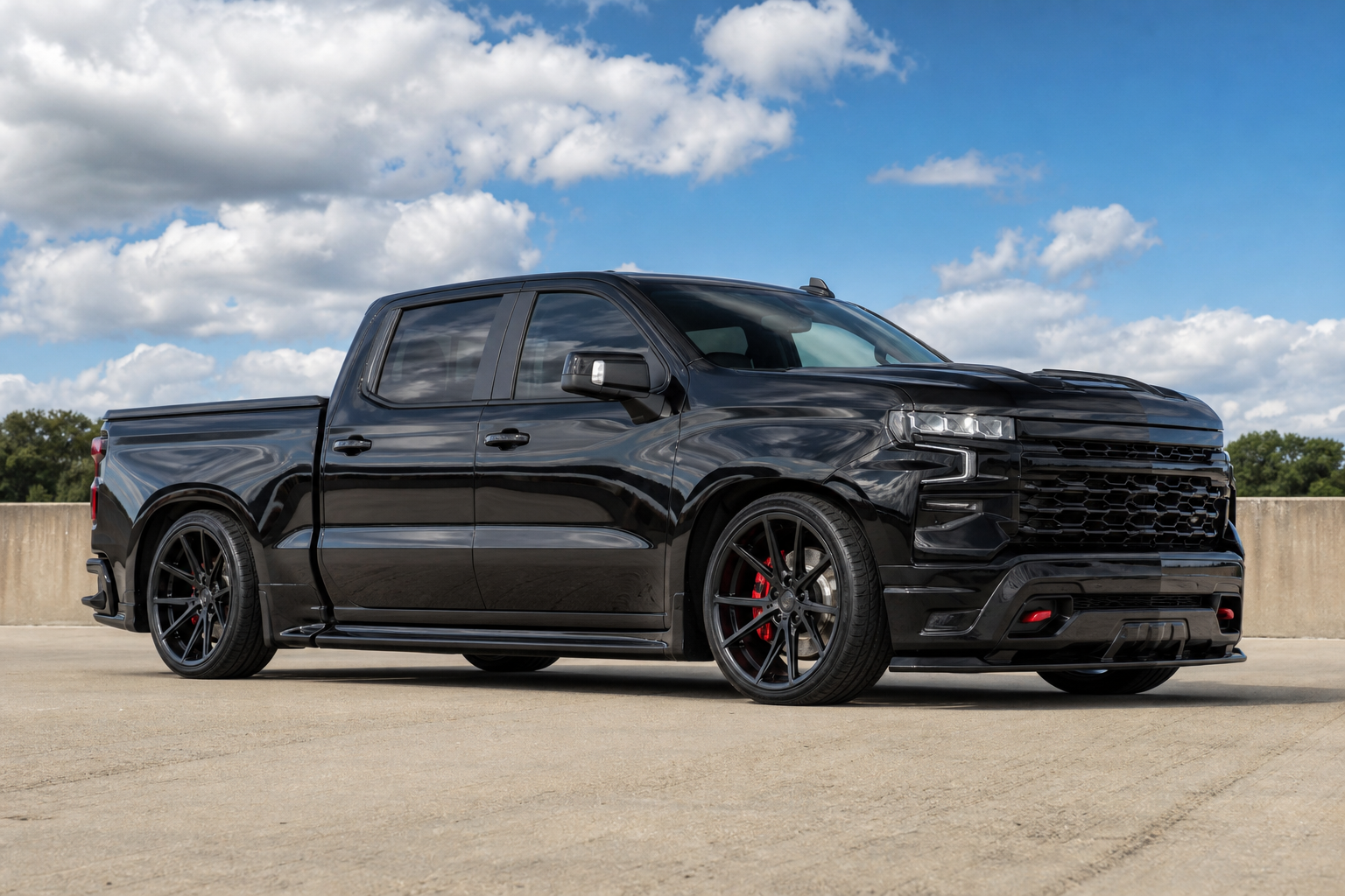 Fox factory black widow sr turns the silverado 1500 into a lowered 675 hp street truck