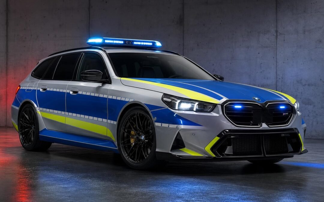 BMW Reveals One-Off M5 Touring Police Show Car