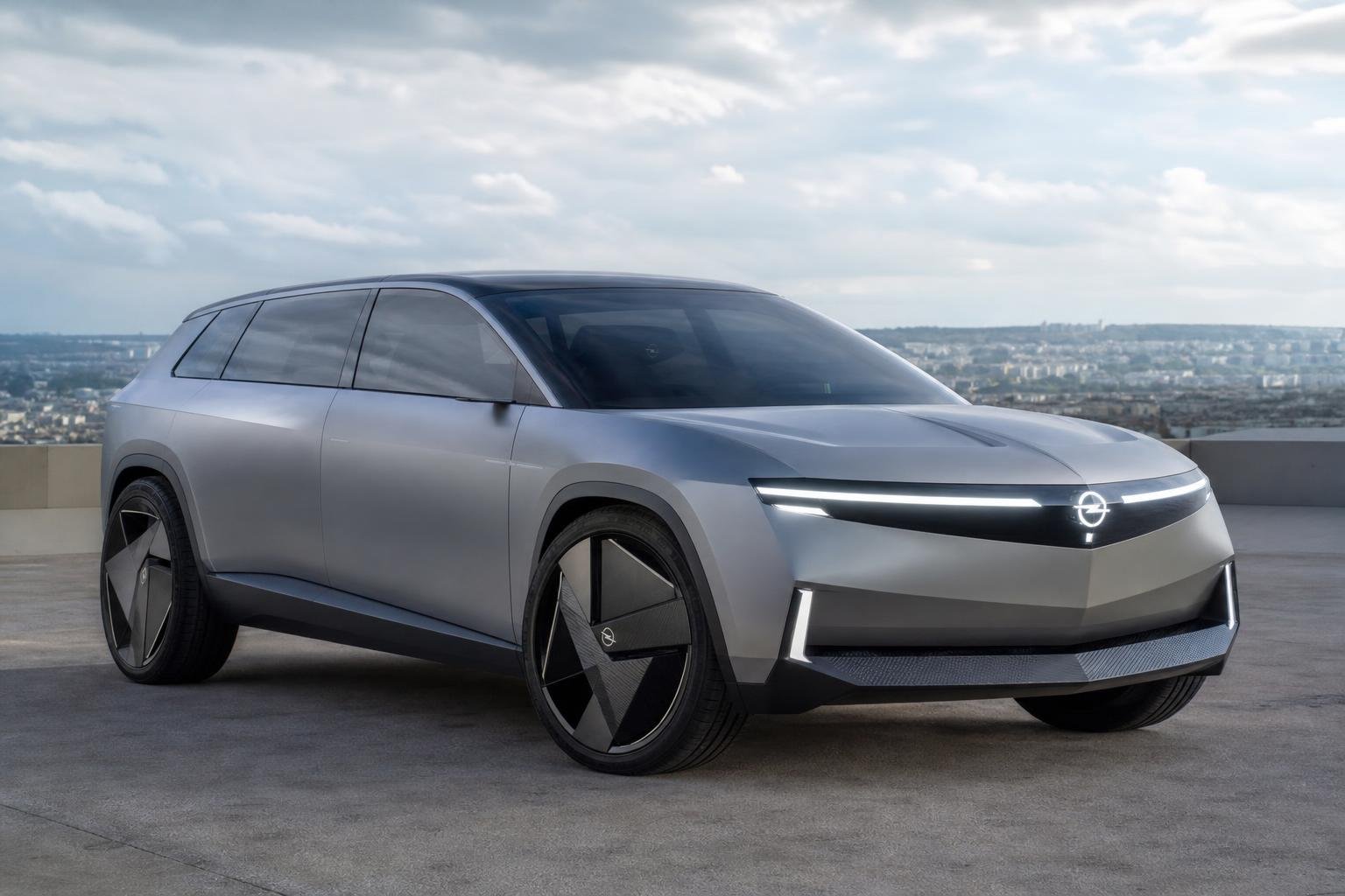 Opel-STX-Concept-Previews-an-Electric-Estate-for-the-Brands-Future Opel STX Concept Previews an Electric Estate for the Brands Future