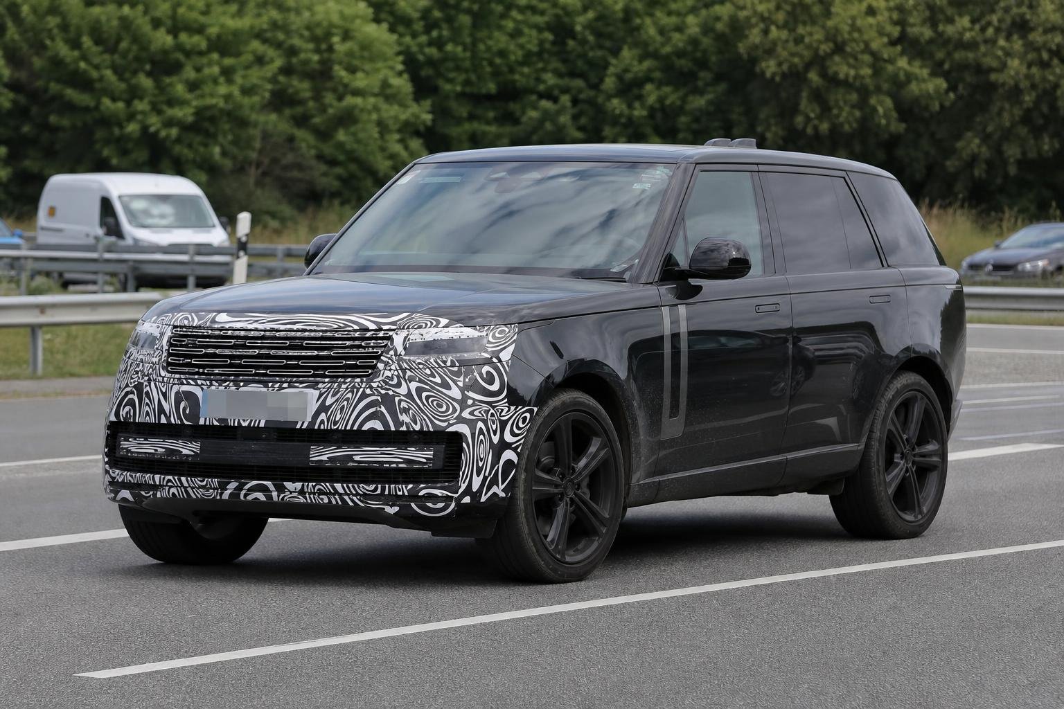 Range Rover Facelift Spotted With Subtle Exterior Changes