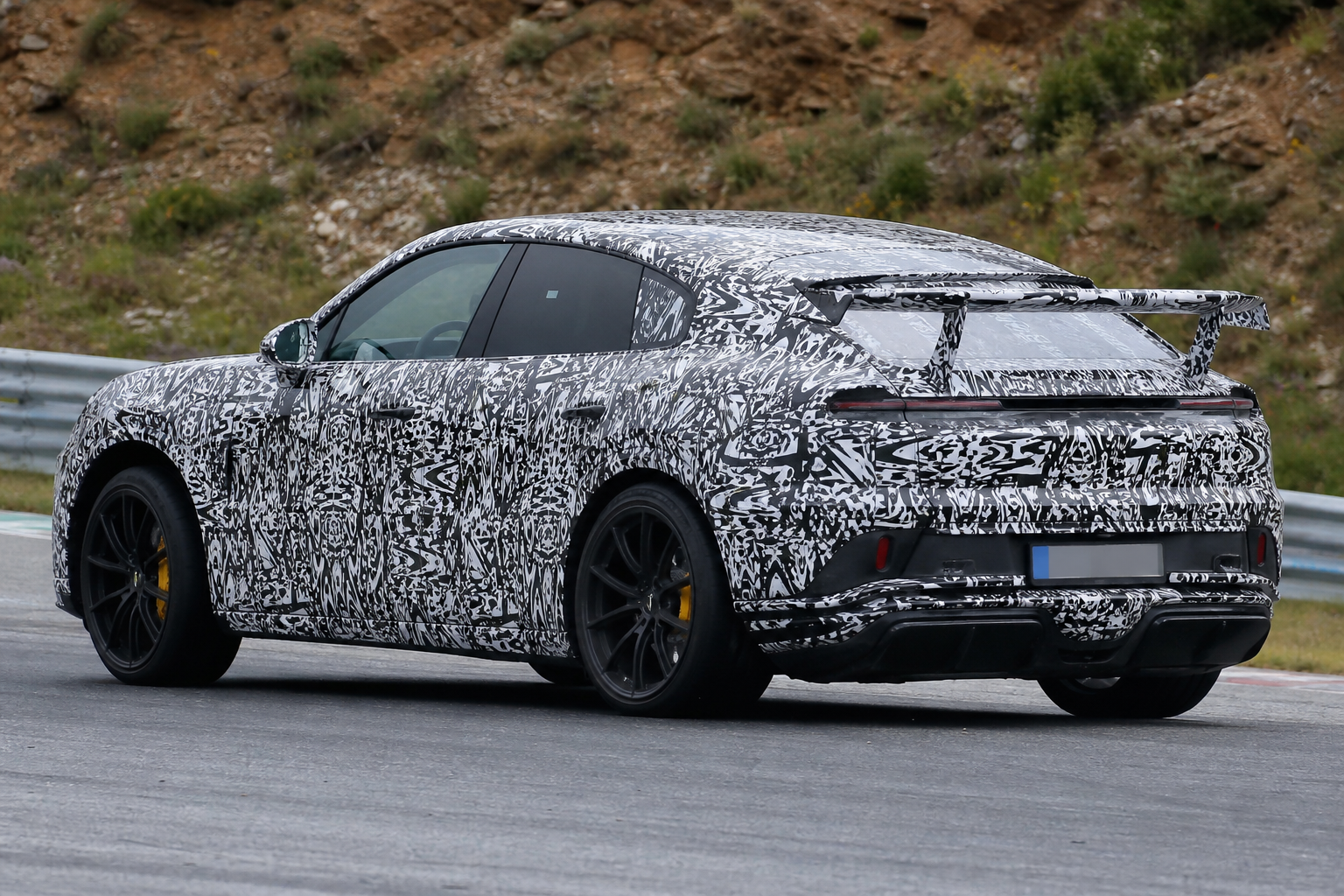 porsche-cayenne-turbo-gt-electric-spied-with-large-rear-spoiler Porsche cayenne turbo gt electric spied with large rear spoiler