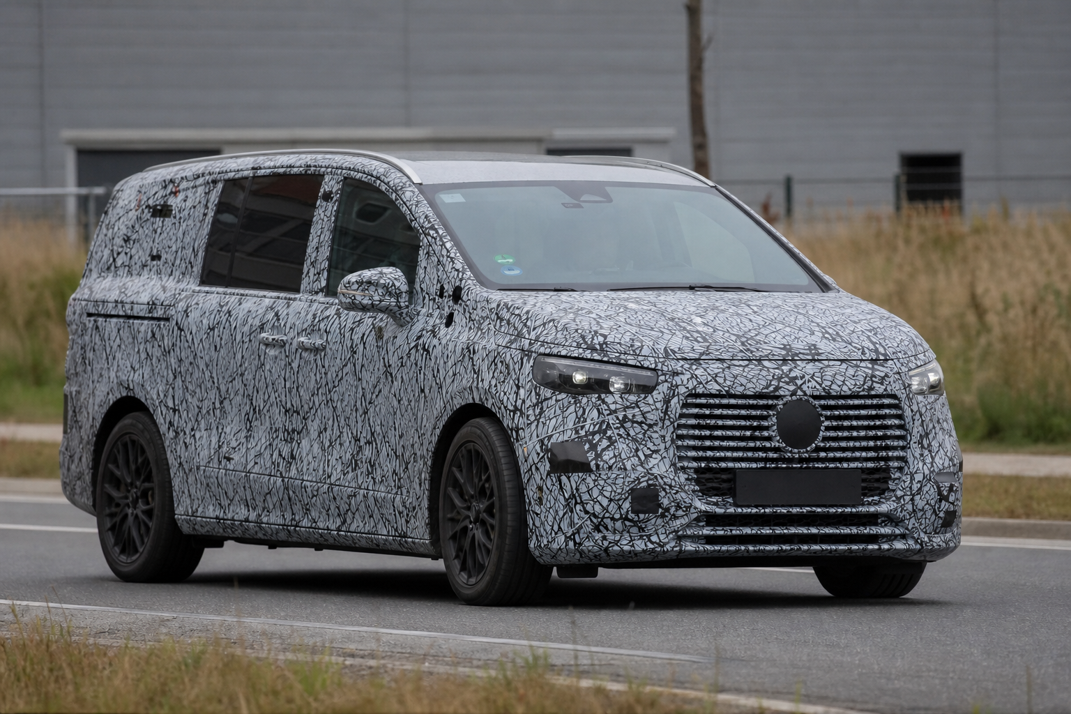 Spy shots suggest mercedes vle hybrid minivan with combustion engine